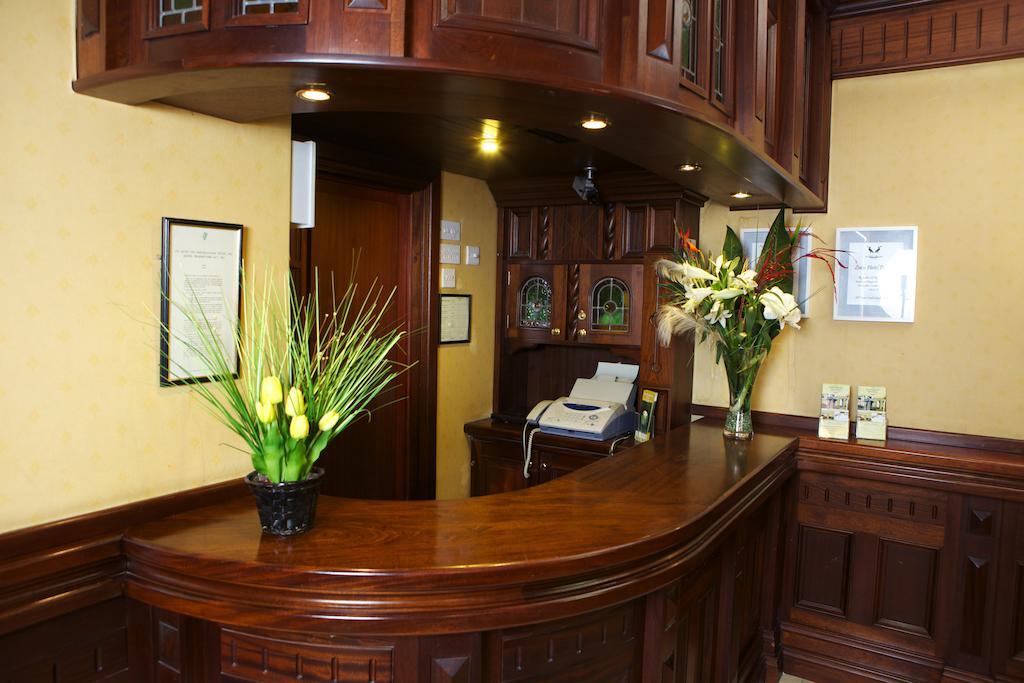 Leens Hotel Abbeyfeale Esterno foto
